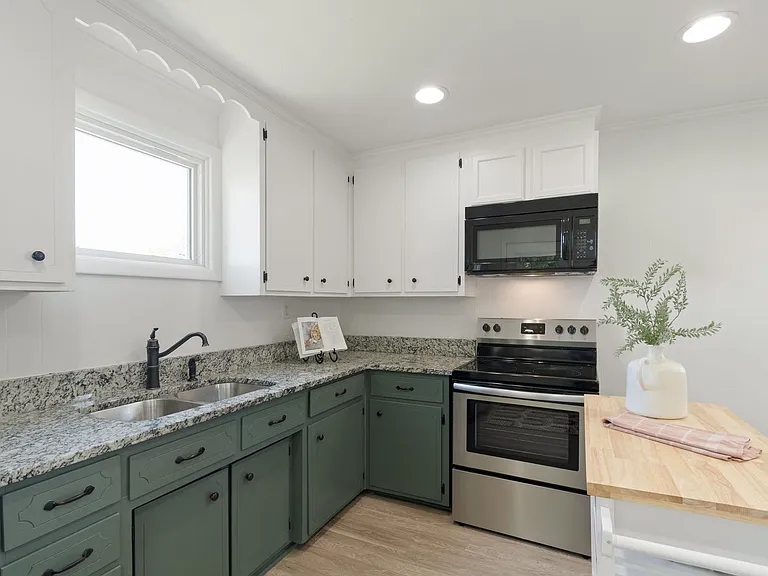 605 Annex Ave — Photo 4