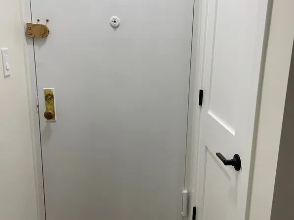 31-85 Crescent Street image 2 of 8