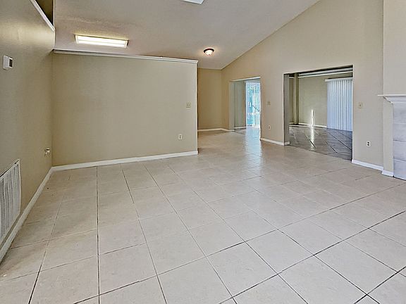 5th image of 11838 Cranbourne Dr