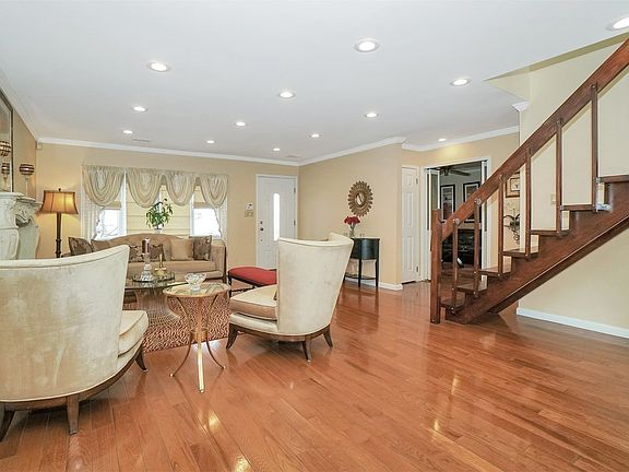 3rd image of 17 Stewart St
