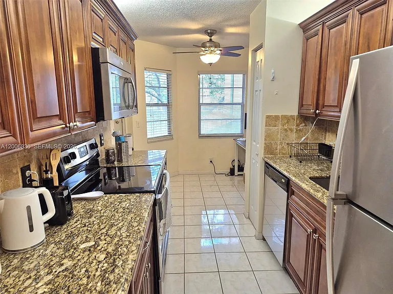 12501 SW 14th St #209R — Photo 5
