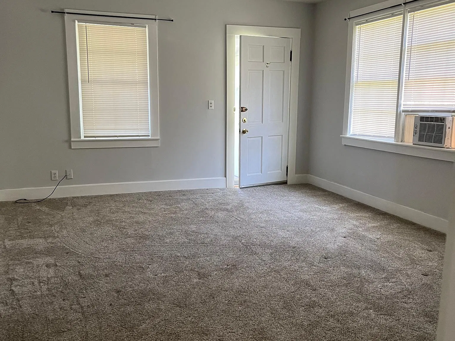 16 1/2 Columbus Dr — Photo 3