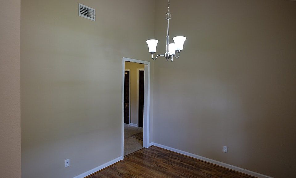 1st image of 1411 Twining Oaks Ln