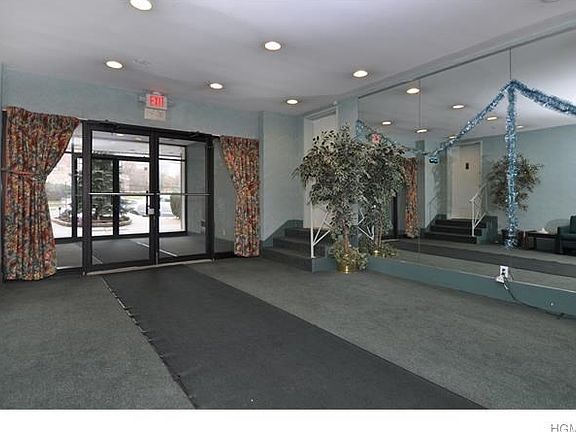 2nd image of 1 Oakridge Pl APT 1H