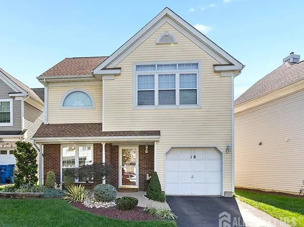 18 Carlisle Ct, Old Bridge, NJ 08857