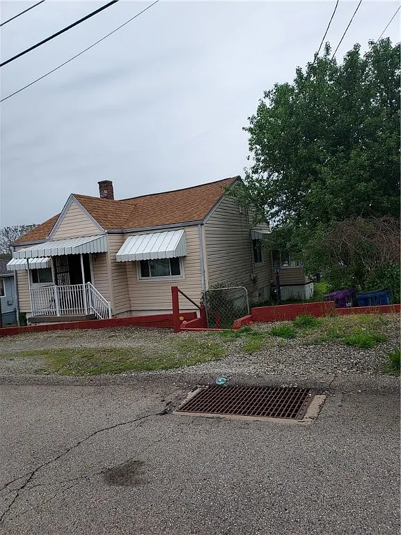 750 Zandona St photo 1