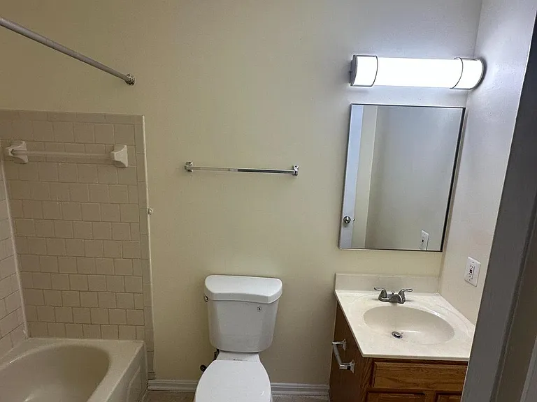 115 N Curley St — Photo 9