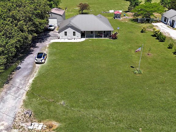 3rd image of 26745 Thach Rd
