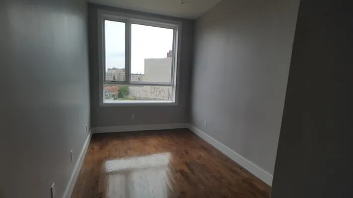 Rented by Evergreen Apartments BK | media 7