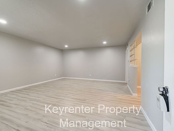 3rd image of 1309 Crown Point Ave APT 1