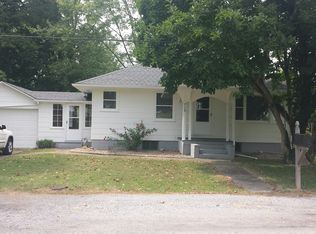 715 Beck St, Carmi, IL 62821