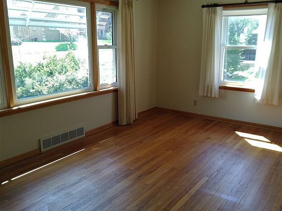 2nd image of 2516 15th Ave