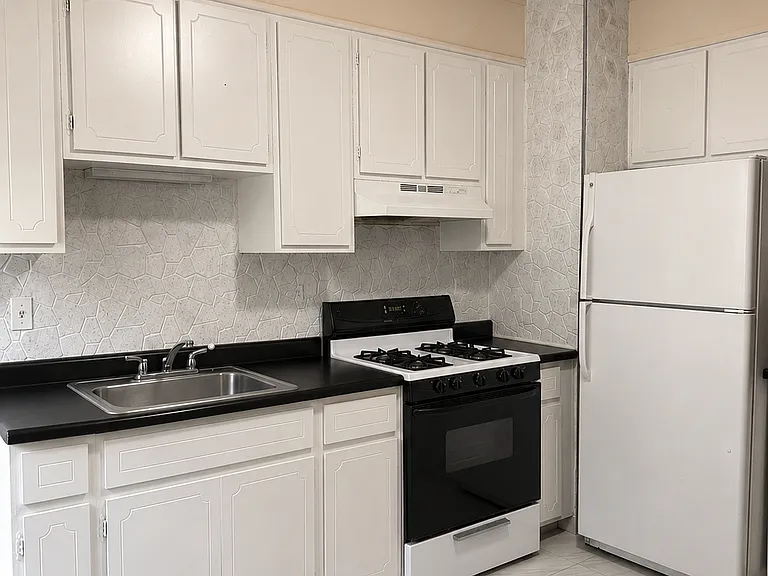 12 Heath St #1 — Photo 7