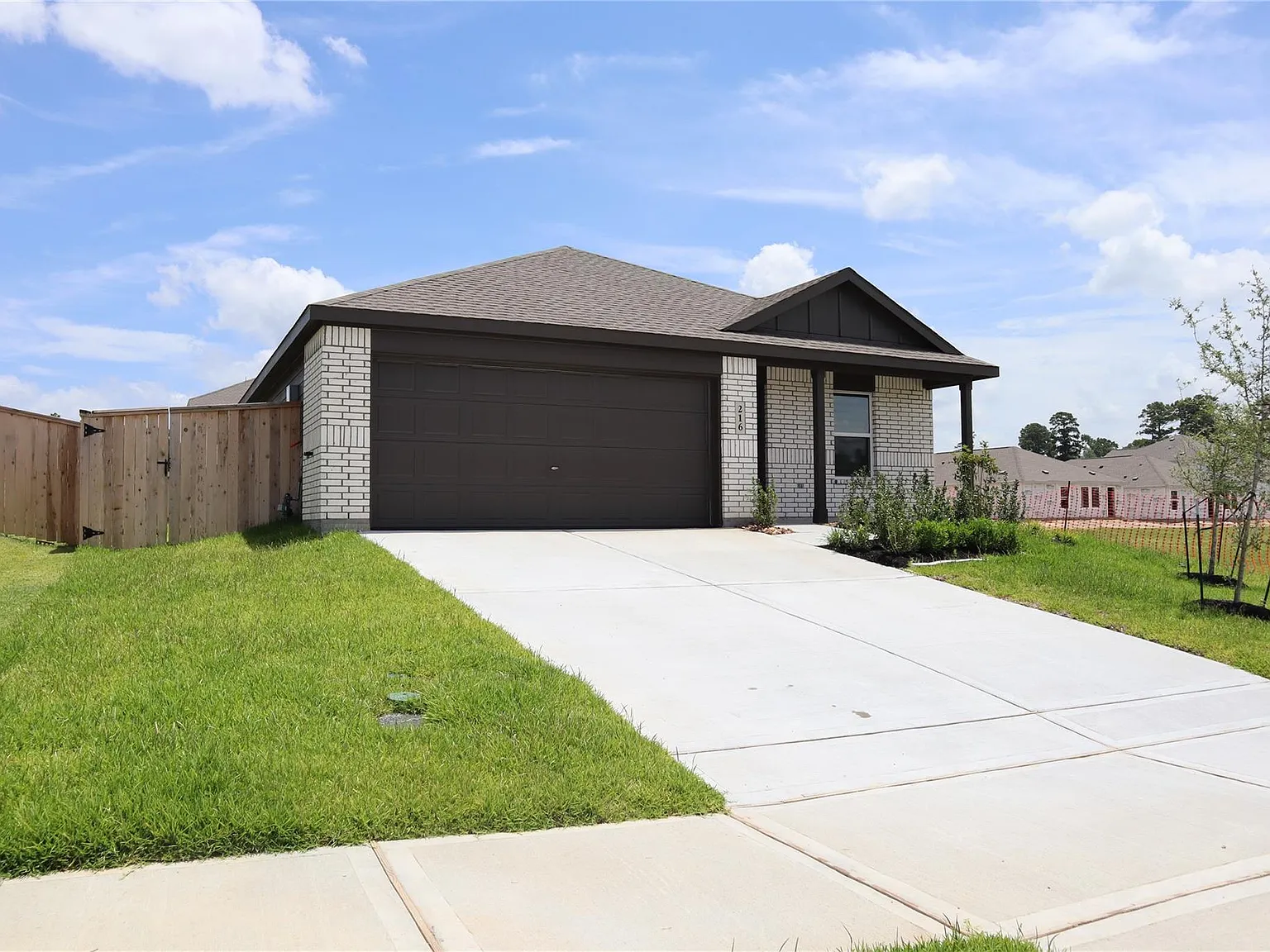 4 bed, 2.0 bath, $2,000 — Photo 2