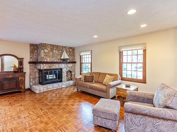 4th image of 8435 Sandpiper Ct