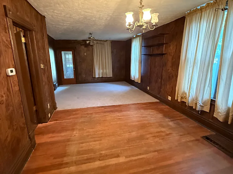 1347 N Irving St — Photo 2