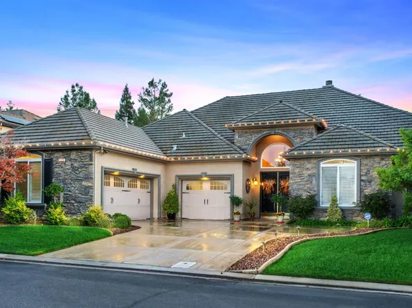 1689 E Shoal Creek Dr, Fresno, CA 93730