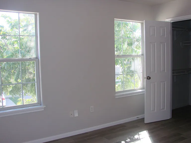 815 Cravens St #B — Photo 68