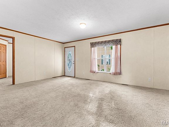 4th image of 6 E Birch St