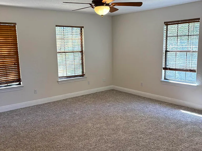1002 Daffin Rd #1002 — Photo 1