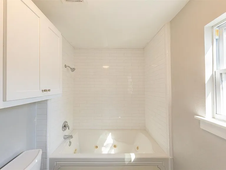 4307 Avenue Q — Photo 10