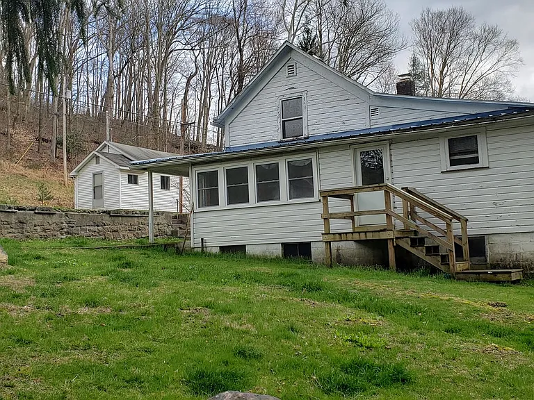 873 Opekiska Rd — Photo 2