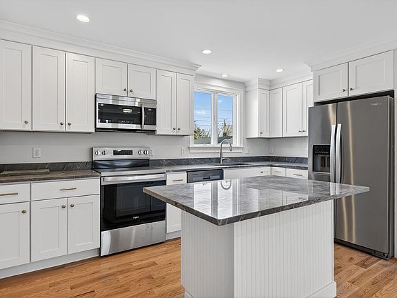 4th image of 2 Labonte Avenue E