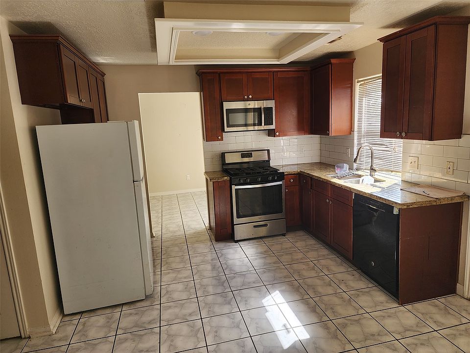 1st image of 14219 Berrington Dr #14219
