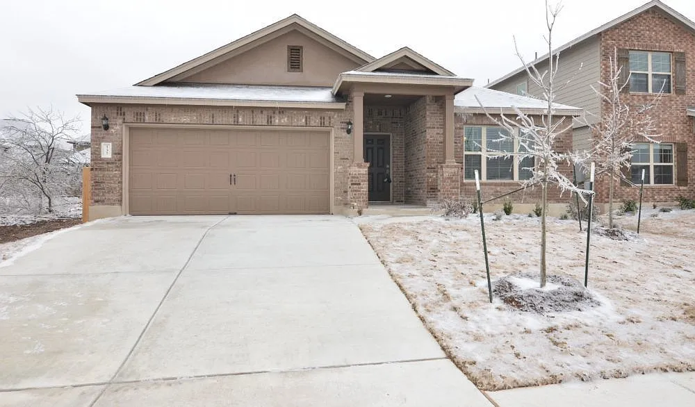 4 bed, 3.0 bath, 2224 sqft, $2,350 — Photo 1