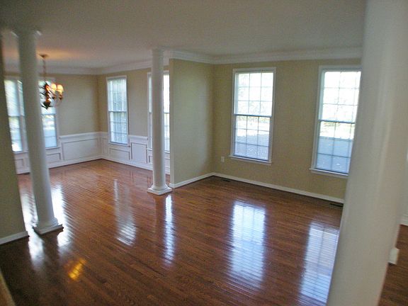 Great natural light 
Gorgeous hardwoods
