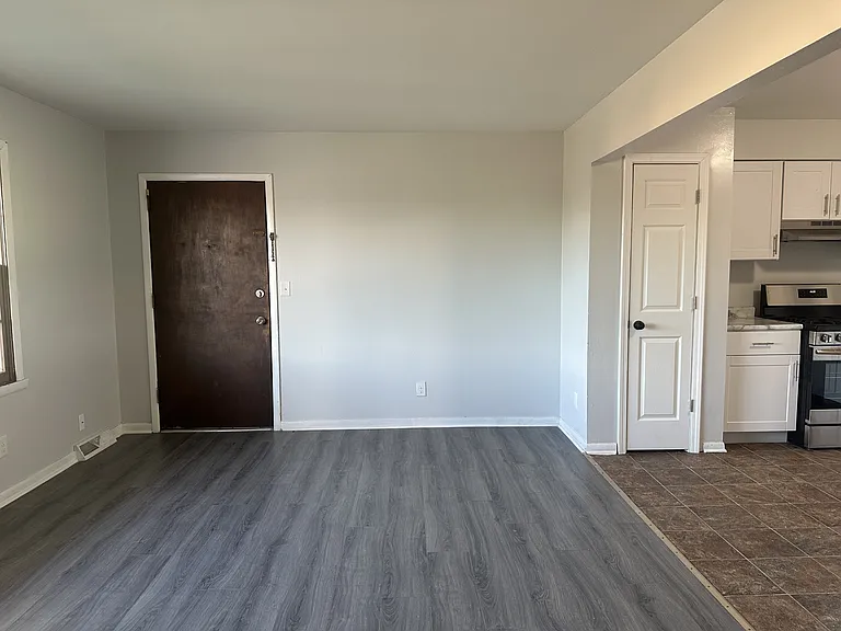 3221 Holiday Dr — Photo 16