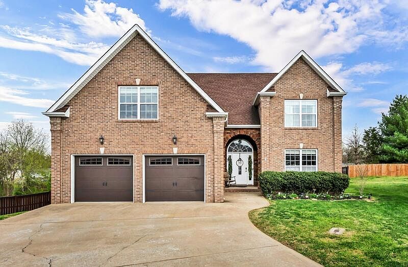 1st image of 820 Carousel Ct