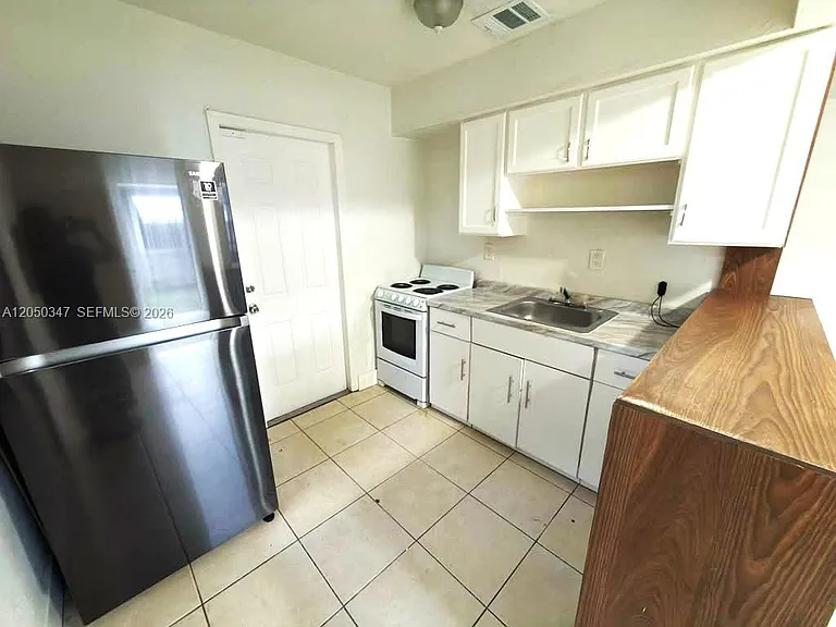 800 NW 56th St #3 — Photo 2