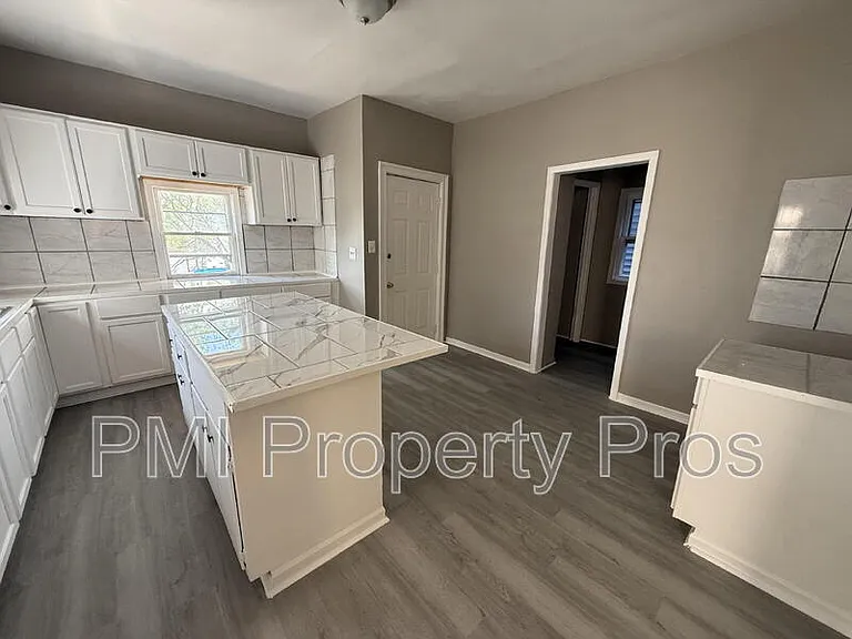 1943 N 38th St — Photo 13