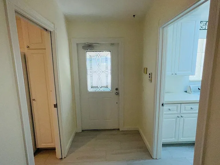 781 SW Balmoral Trce — Photo 3