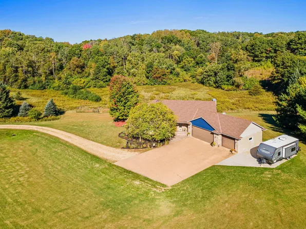 408 Johnson Dr, Hudson, WI 54016
