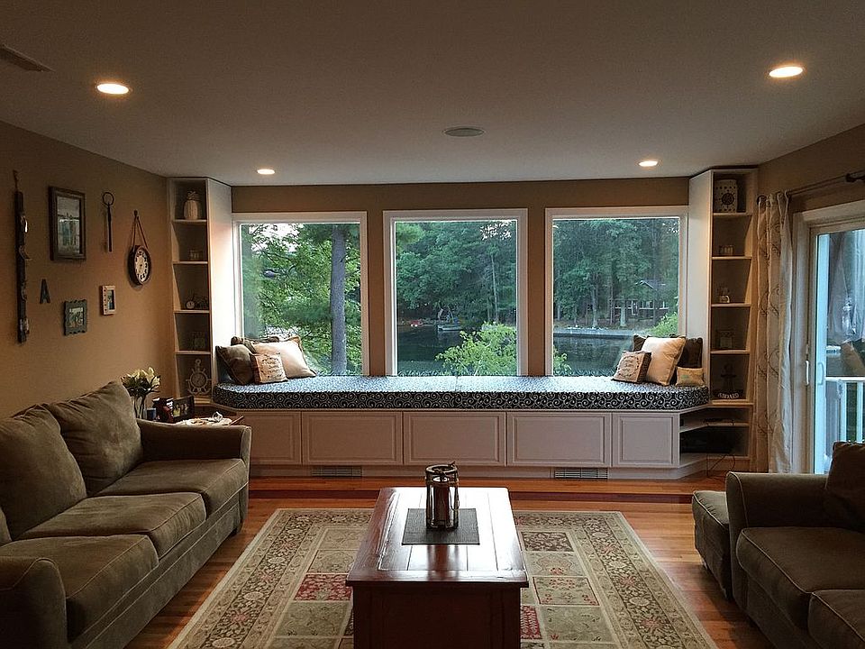 2nd image of 303 N Main St