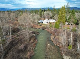422 Lamont Way, Cave Junction, OR 97523