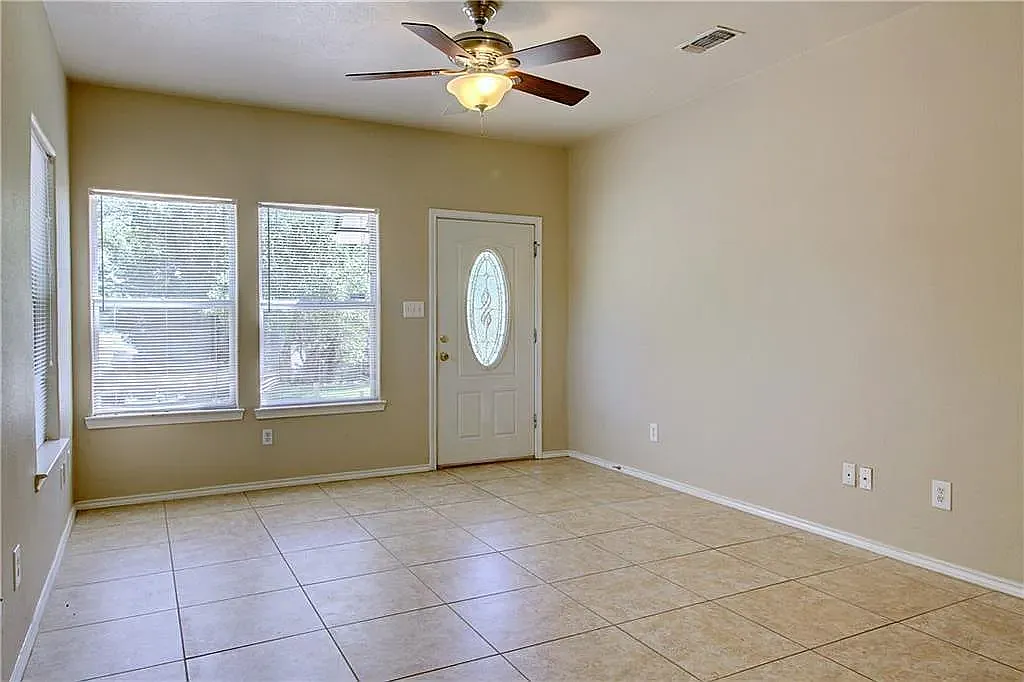 1104 Canyon Edge Dr — Photo 3