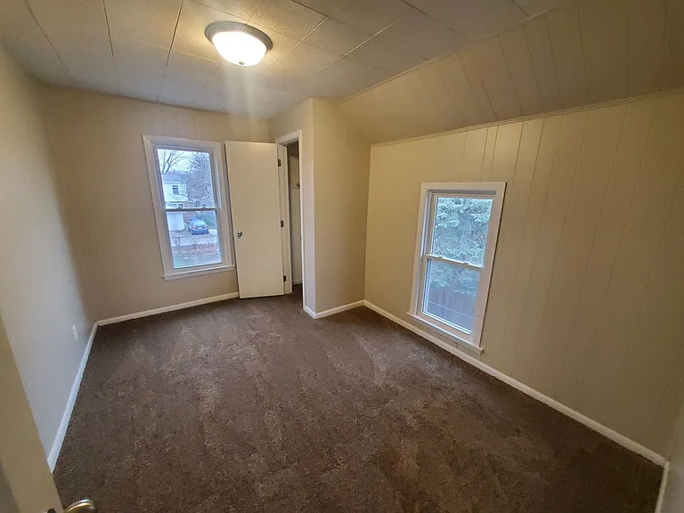 240 E Dunham Ave — Photo 22