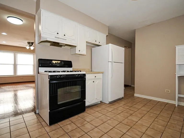 513 W Potter St — Photo 19