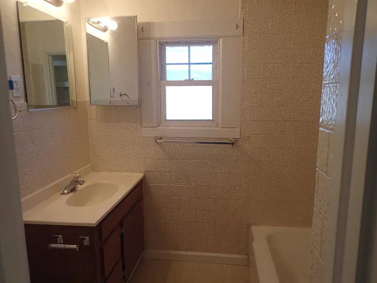 537 W Church Ave — Photo 5