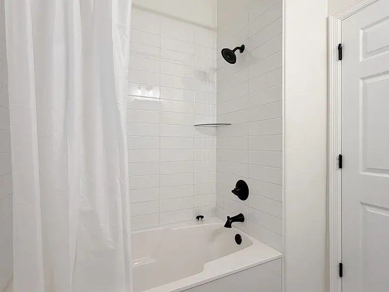 525 Holstein Dr — Photo 9