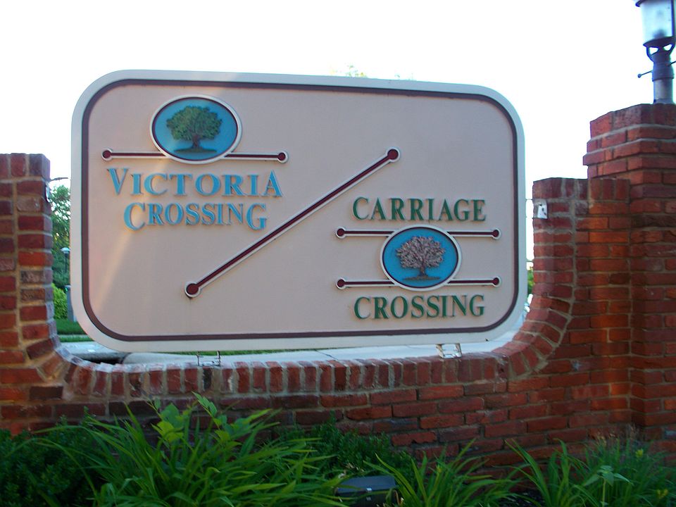 Victoria Crossing Entrance