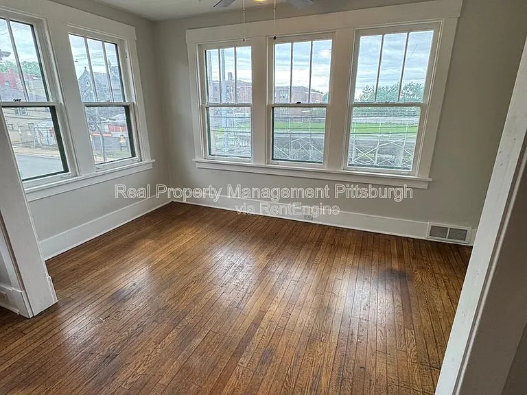 32 Sheridan Ave — Photo 2