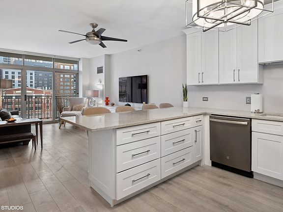 5th image of 600 N Dearborn St APT 1106