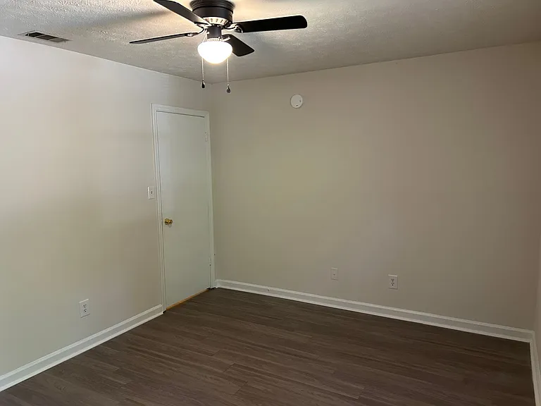 1010 Wellington Dr — Photo 9