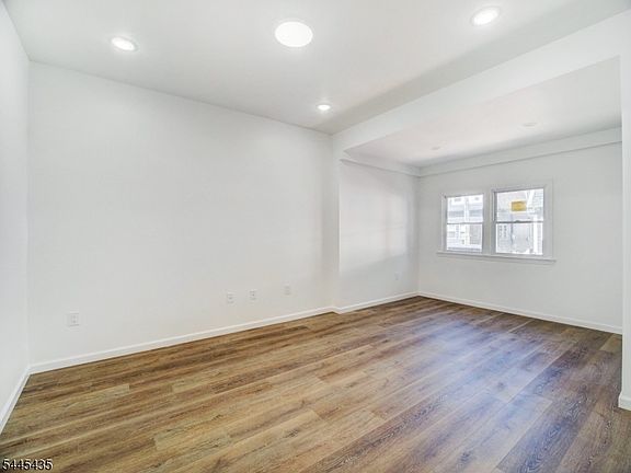 5th image of 94 Washington Ave