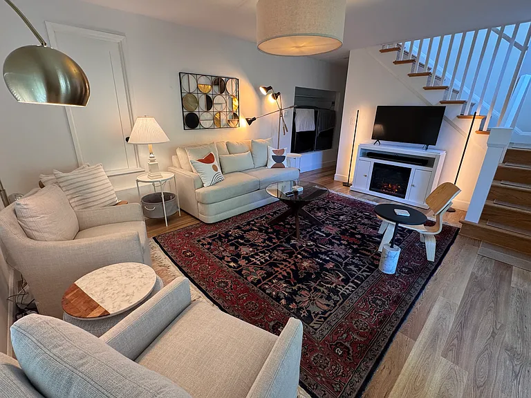 Saroni Dr — Photo 11