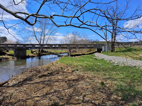 Grayson Tpke, Speedwell, VA 24374